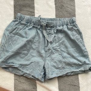 Love Tree Sz L light blue denim color rolled shorts 2.5 in inseam. EUC